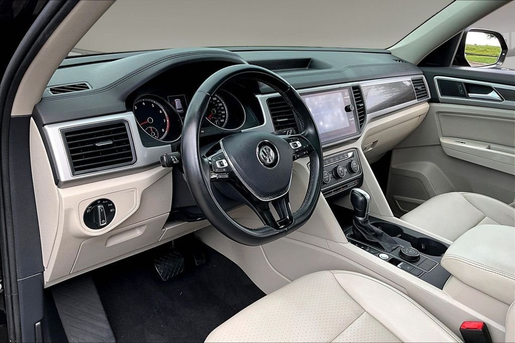 Used 2019 Black Volkswagen 3.6L V6 SE image 13