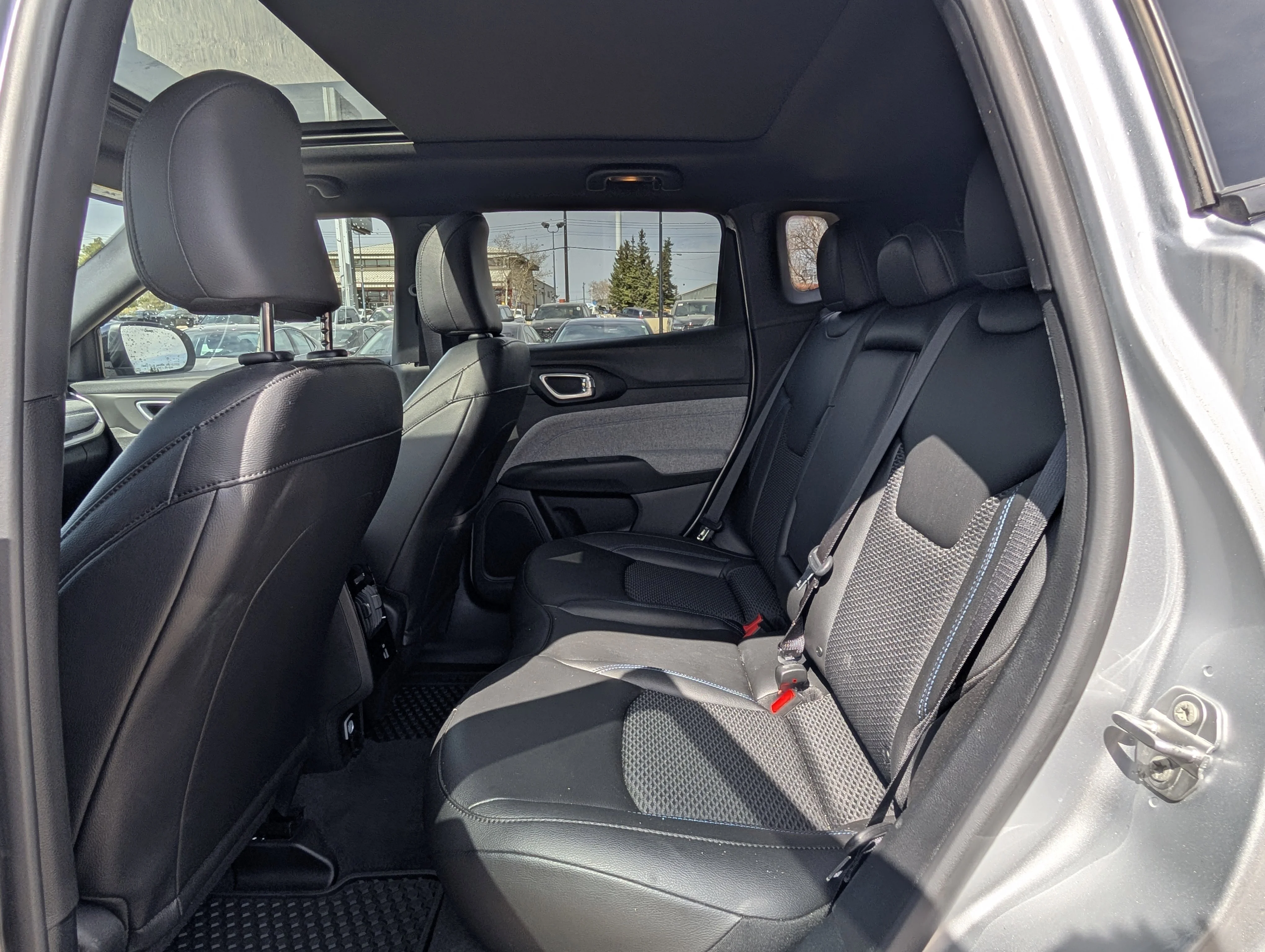 New 2025 Silver Zynith Metallic Jeep North image 19