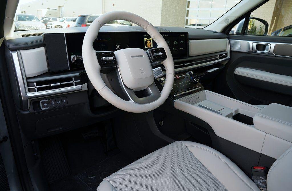 New 2026 Shimmering Silver Hyundai SEL image 11