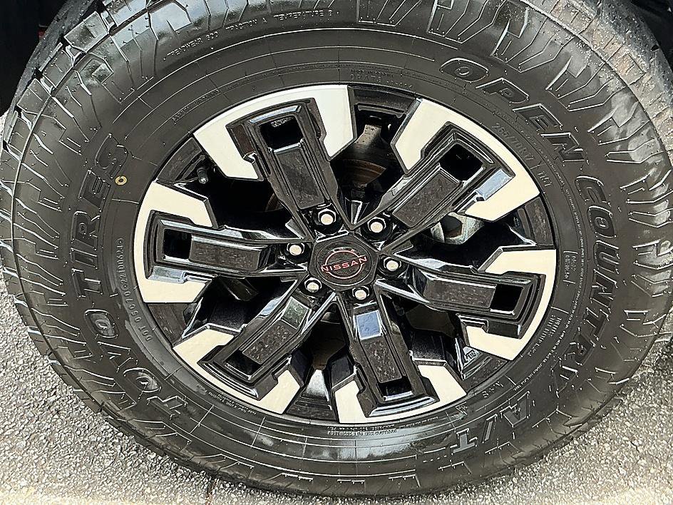 Used 2022 Cardinal Red Tricoat Nissan PRO-X image 7
