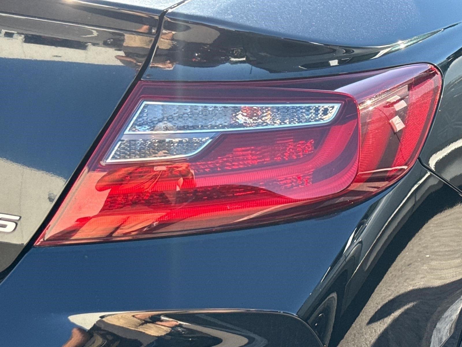 Used 2017 Crystal Black Pearl Honda Touring image 14