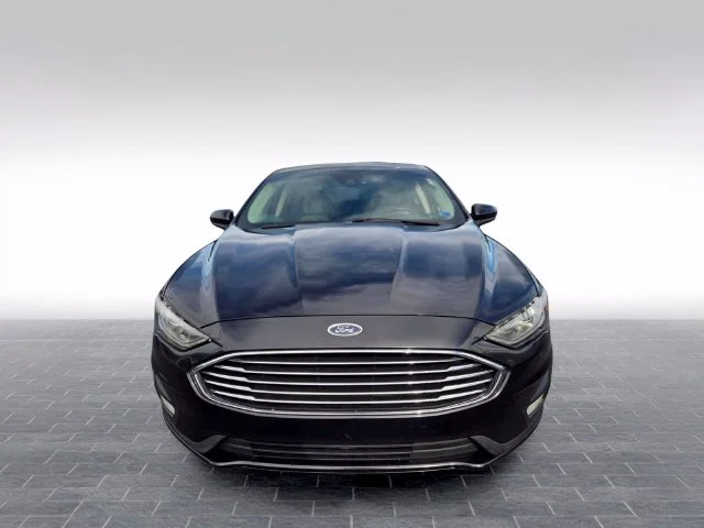 Used 2020 Black Ford SE image 2