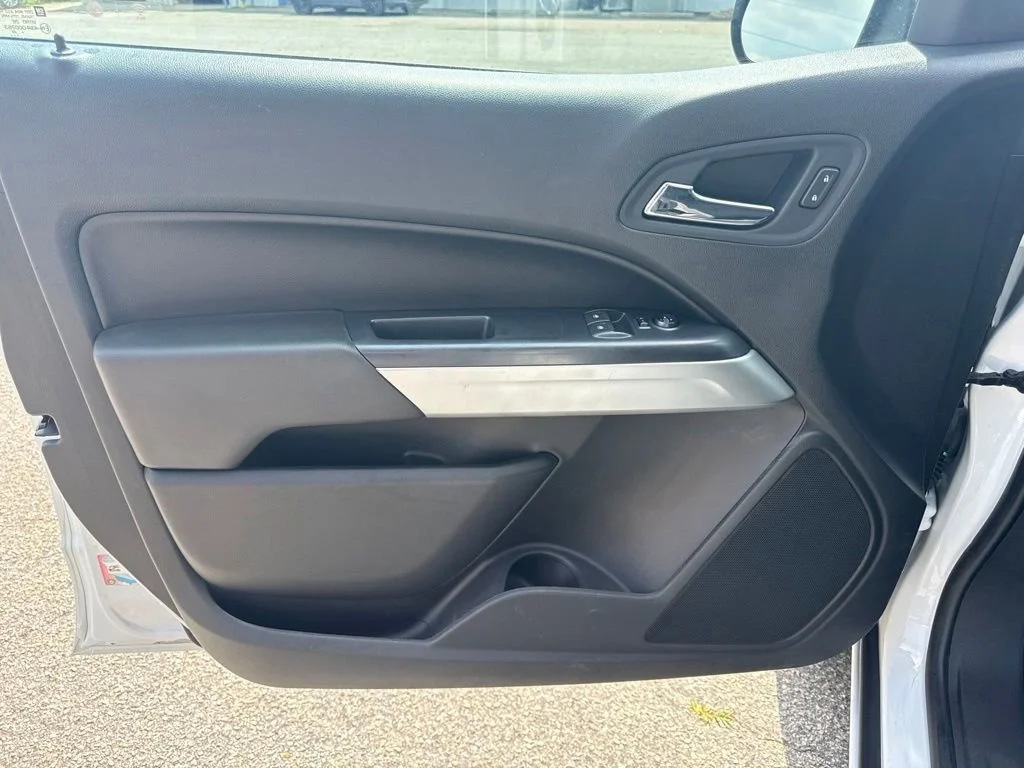 Used 2022 Summit White Chevrolet LT image 21
