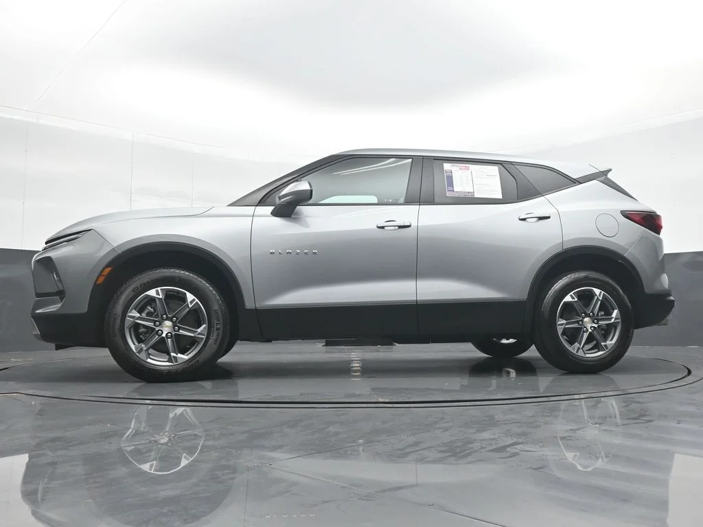 Used 2025 Gray Chevrolet LT image 28