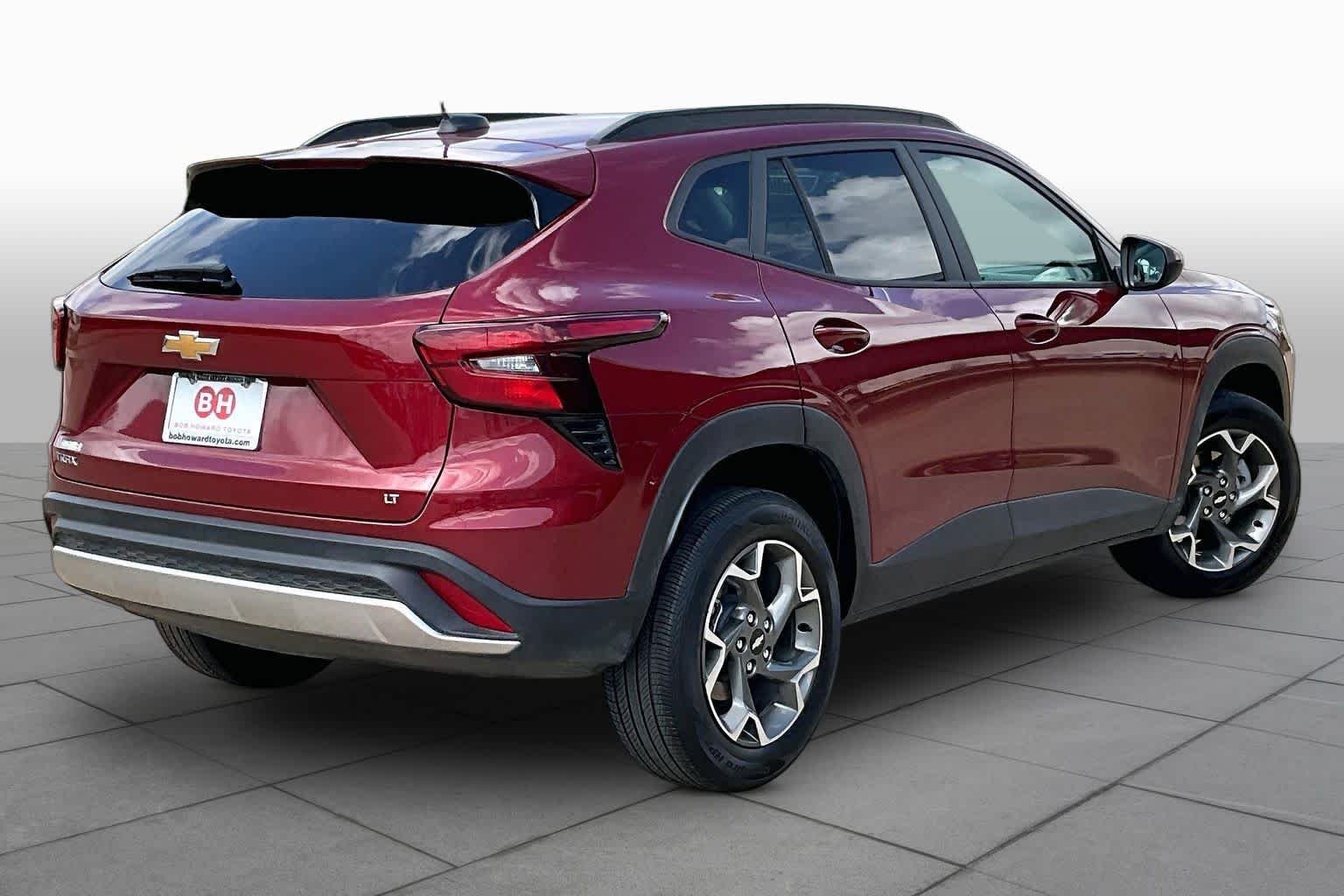 Used 2025 Crimson Metallic Chevrolet LT image 13