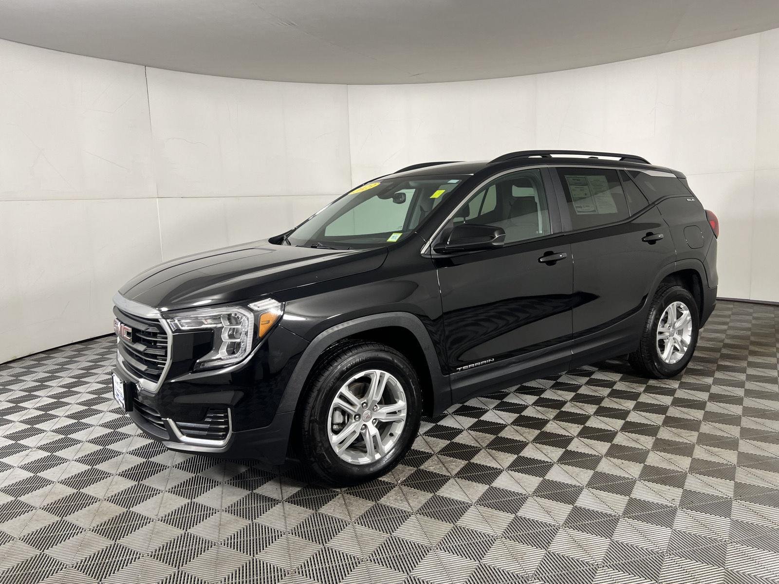 Used 2023 Ebony Twilight Metallic GMC SLE image 16