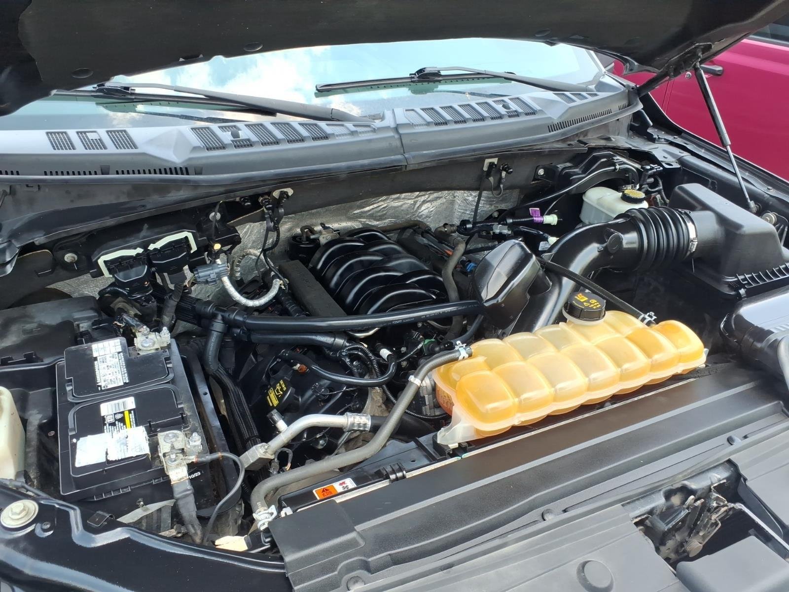 Used 2015 Magnetic Metallic Ford XLT image 29