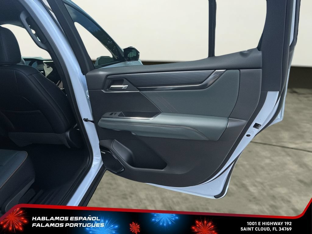 New 2026 Glacier White Tricoat GMC AT4 image 31