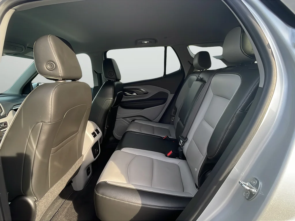 Used 2022 Silver GMC SLT image 17