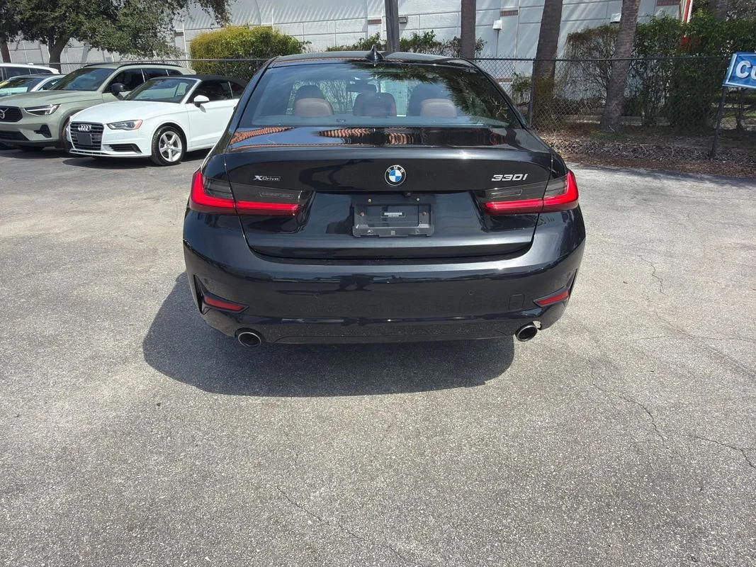 Used 2022 Black BMW xDrive image 4