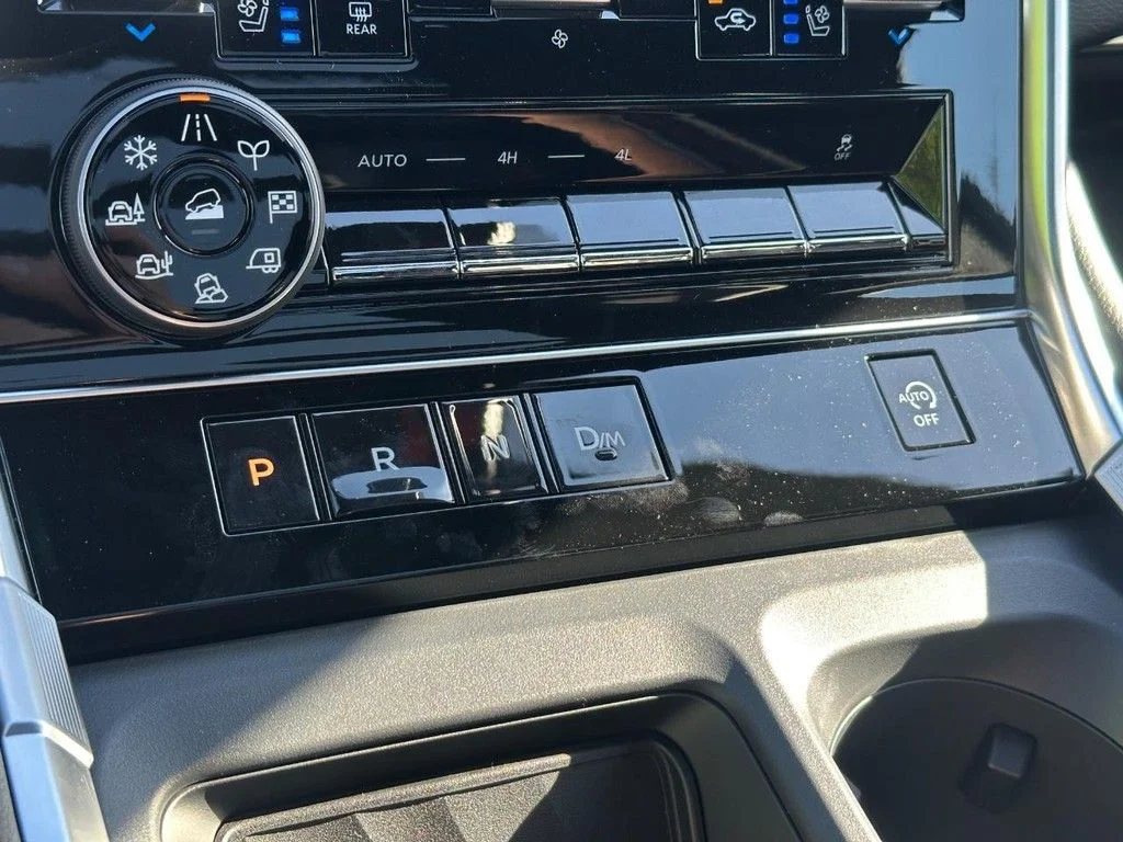 New 2026 Alpine Metallic / Super Black Two-tone Nissan Platinum image 16