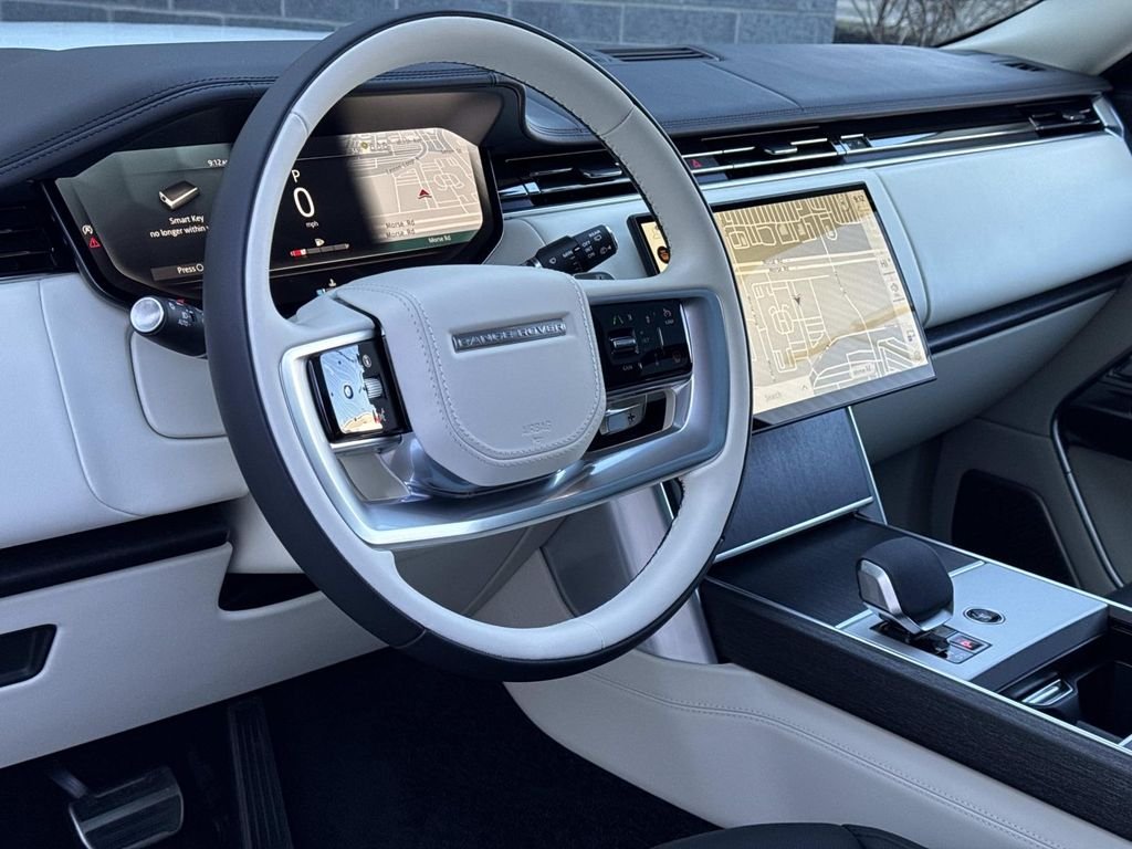 Certified Used 2024 Icy White SV Bespoke Special Effect Gloss Land Rover Autobiography image 23