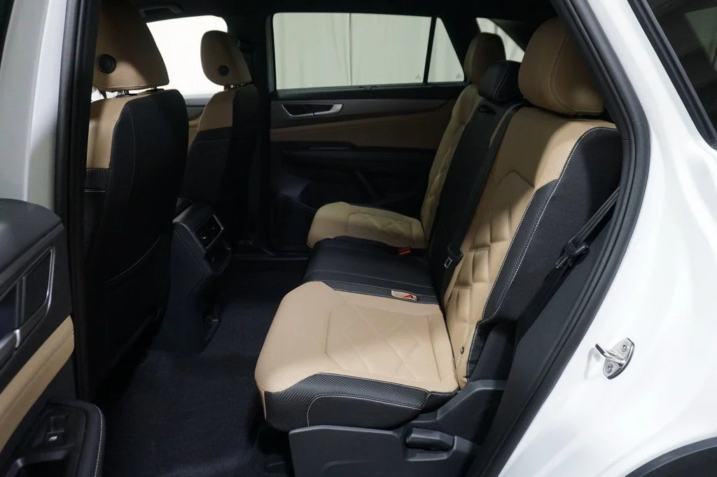 2025 Volkswagen Atlas Cross Sport SE w/Tech - Photo 11