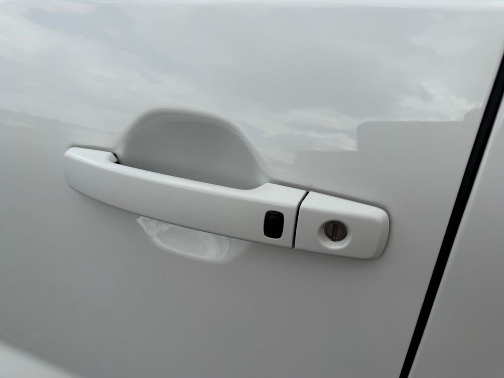 Used 2025 White Nissan PRO-4X image 16