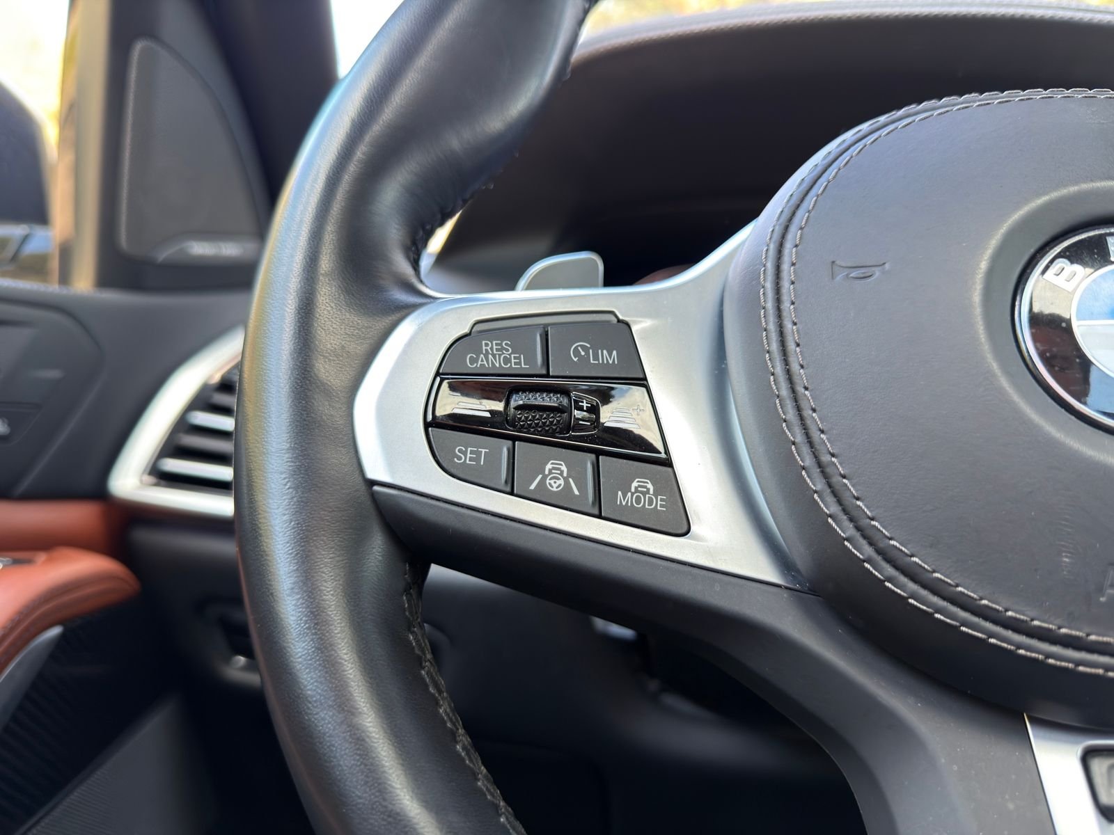 Used 2022 Carbon Black Metallic BMW M50i image 25