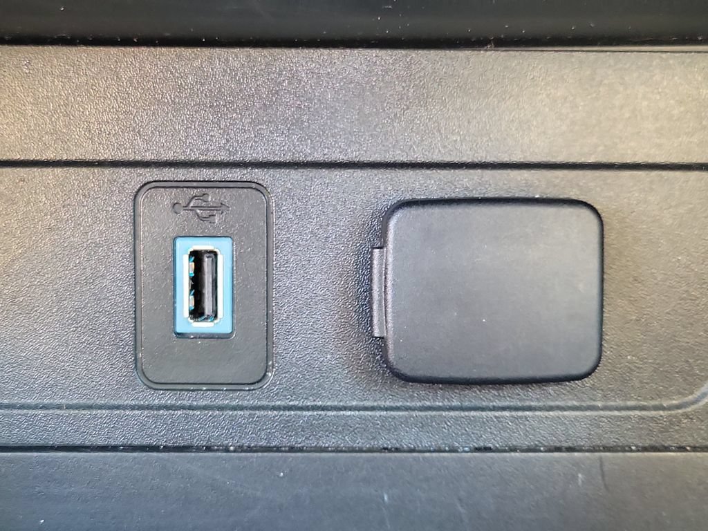 Used 2019 Black Ford SE image 29