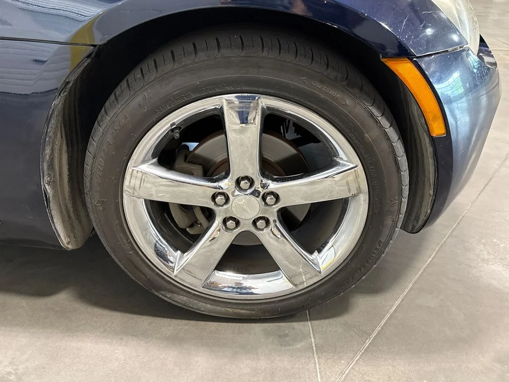 Used 2006 Blue Pontiac Base image 10