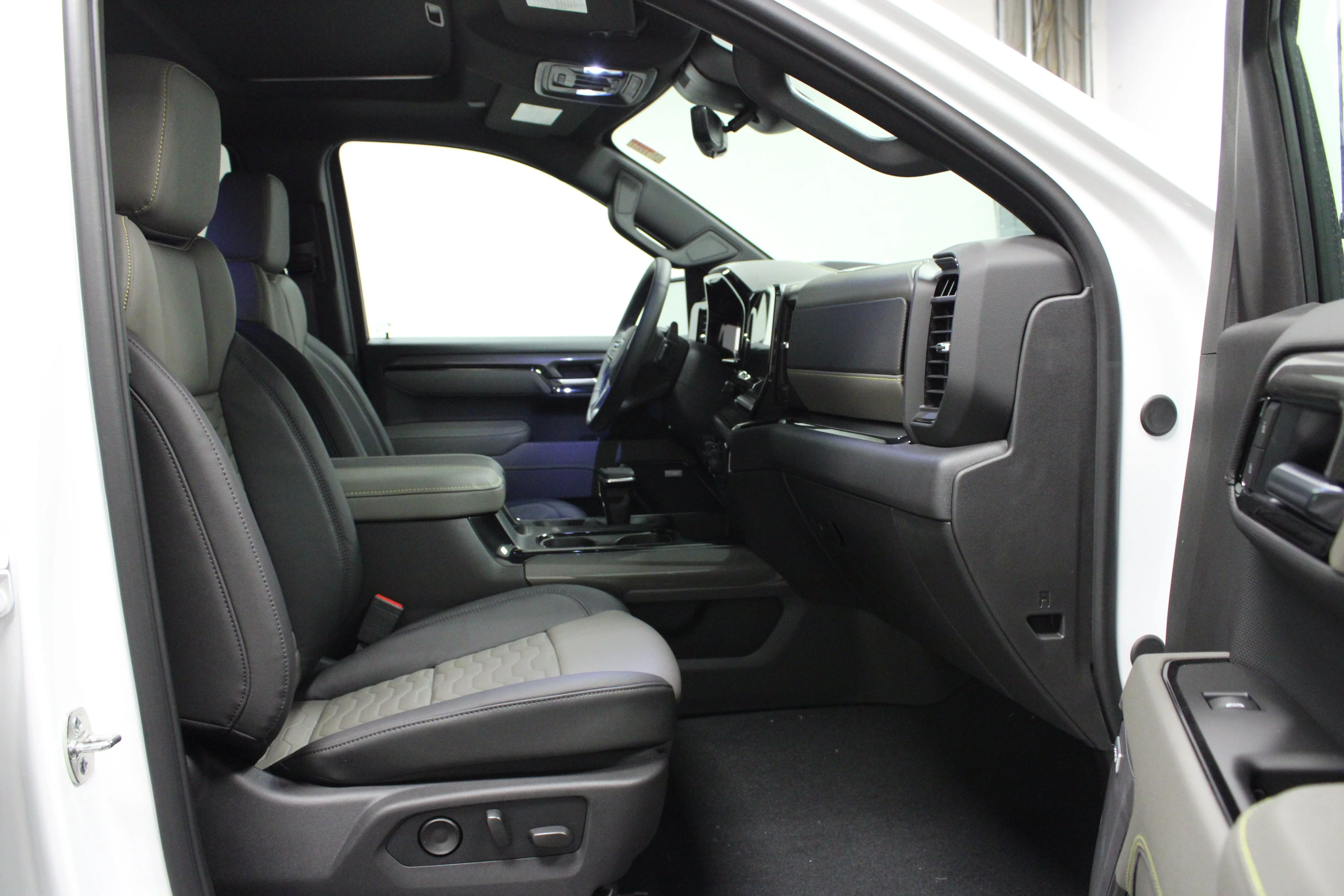 2026 Chevrolet Silverado 1500 ZR2 - Photo 16