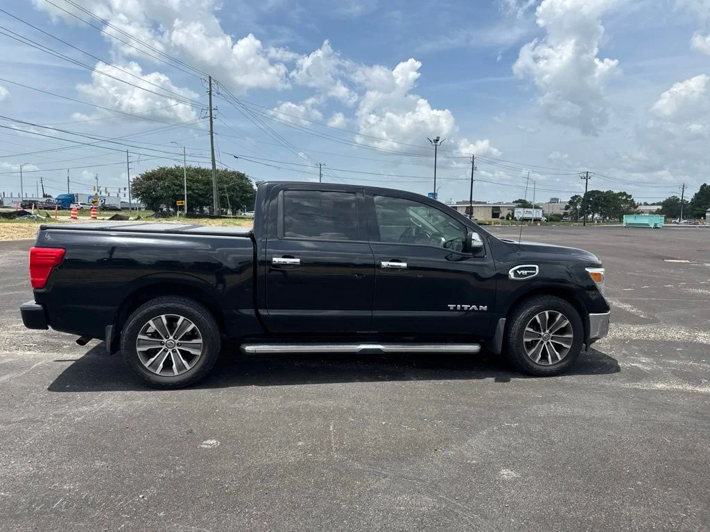 Certified Used 2017 Black Nissan SL image 13