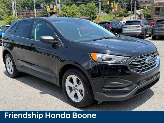 Used 2022 Black Ford SE image 3