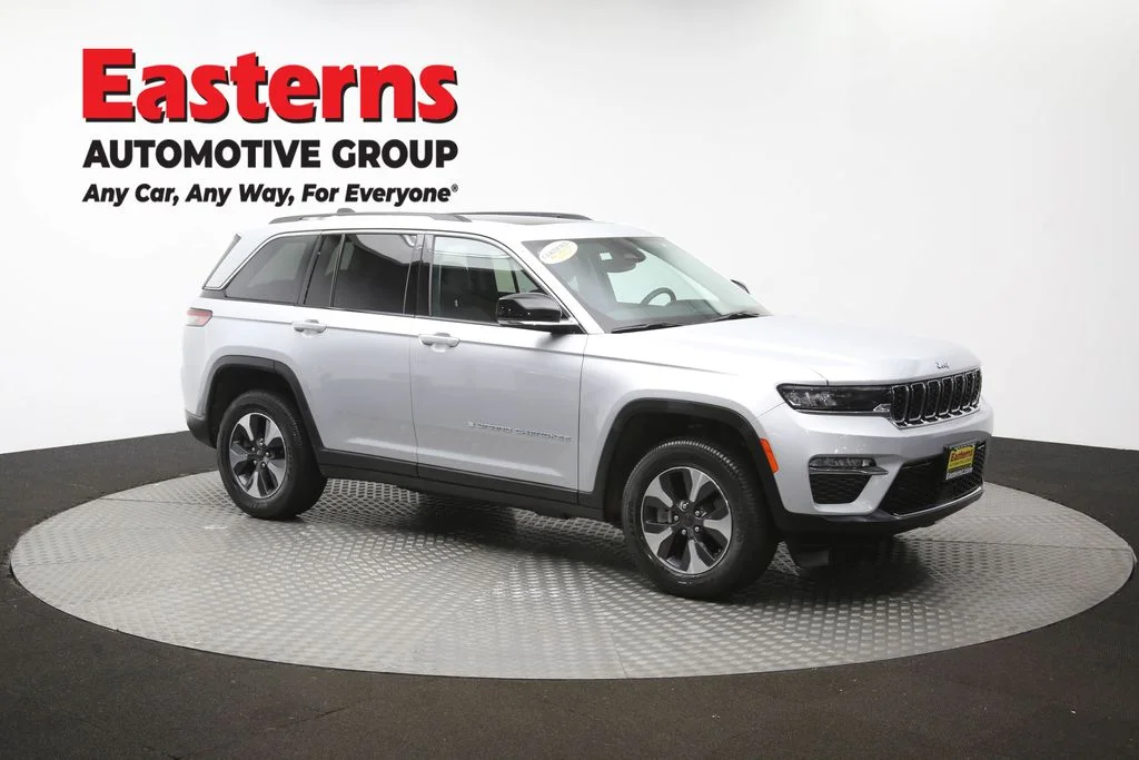 Used 2022 Silver Jeep 4xe image 51
