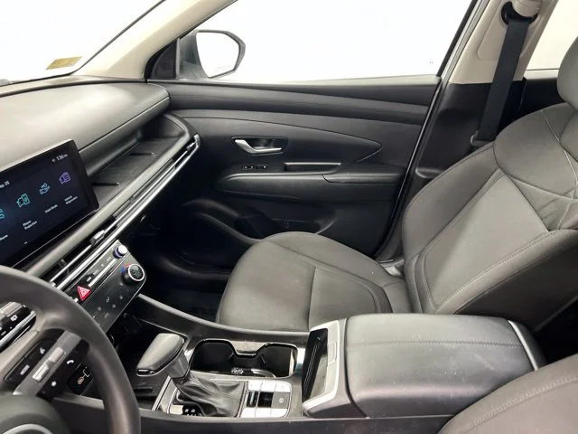 Used 2025 White Hyundai SEL image 18