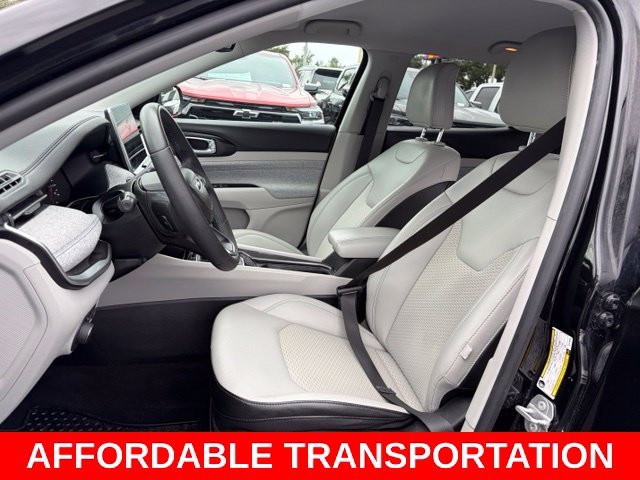 Used 2022 Black Jeep Latitude image 14
