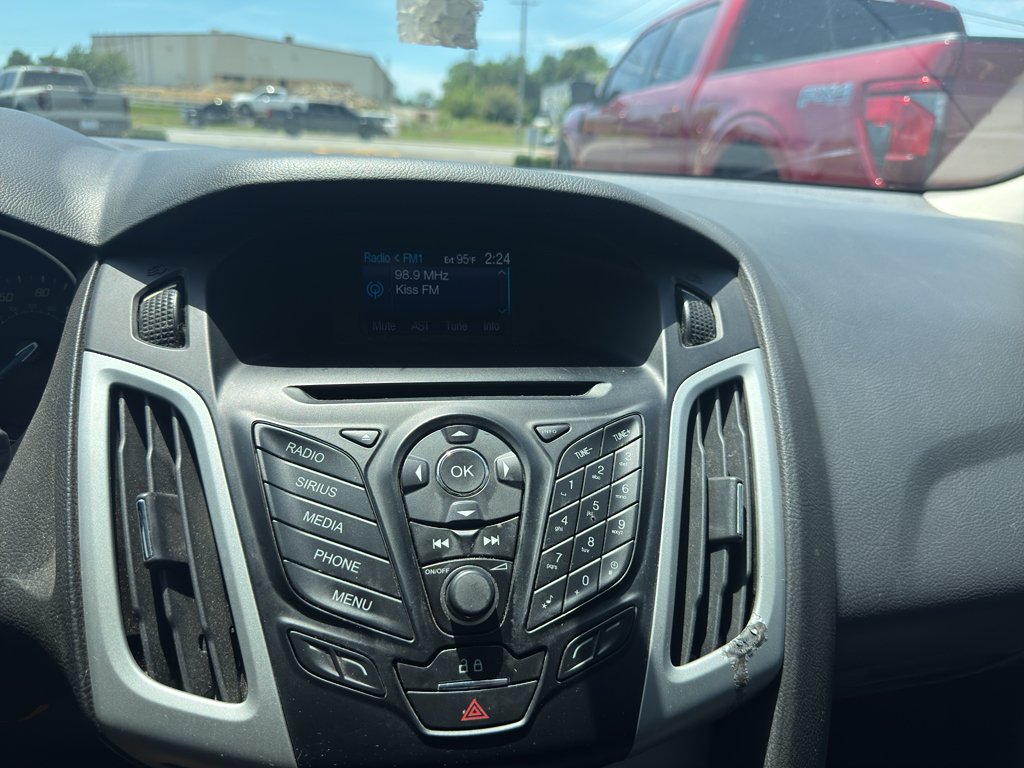 Used 2013 Sterling Gray Metallic Ford SE image 4