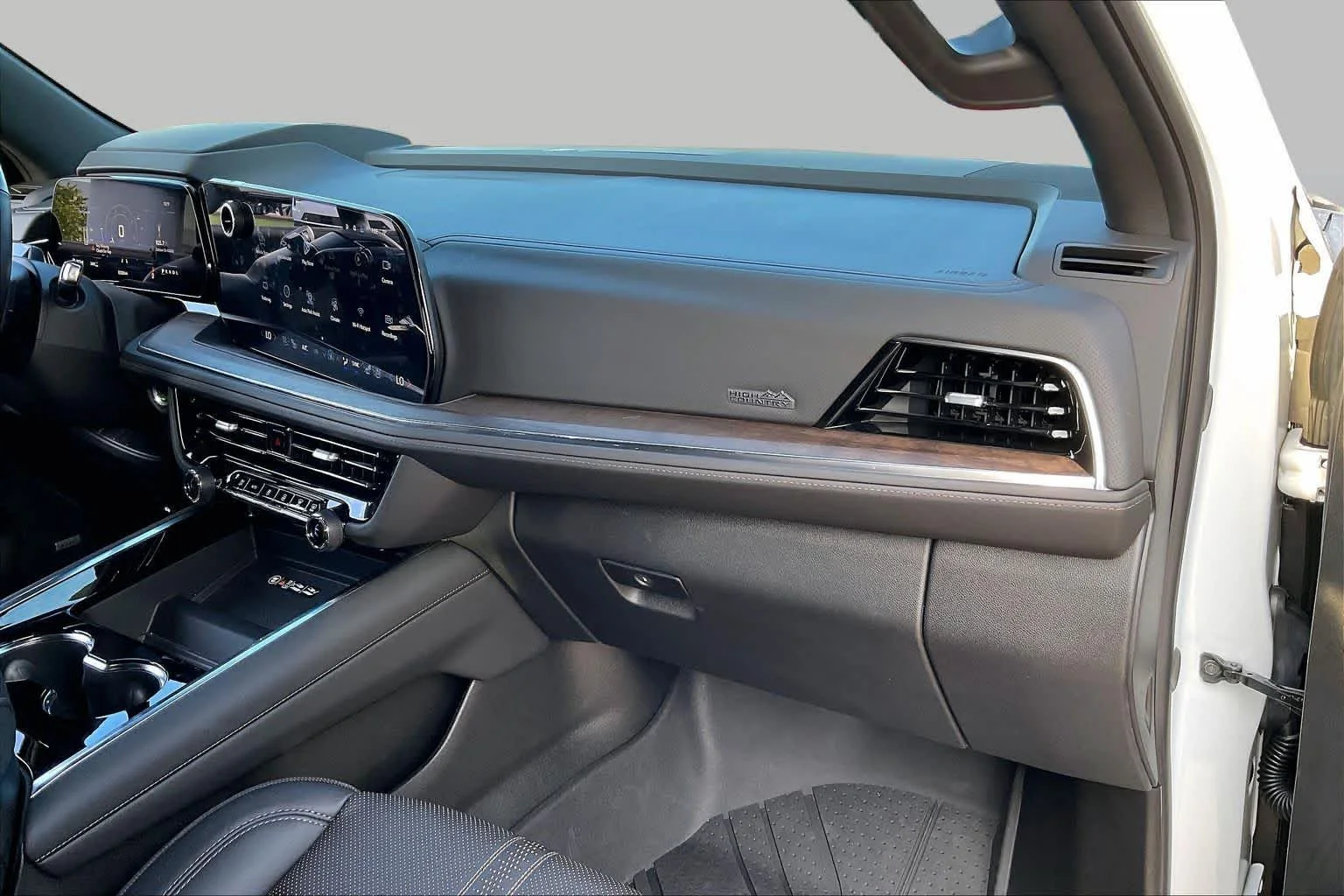 Used 2026 Polar White Tricoat Chevrolet High Country image 18
