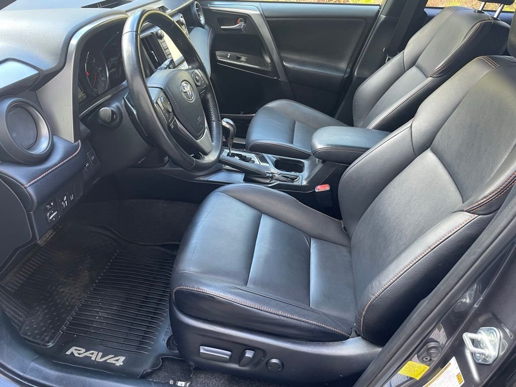 Used 2018 Magnetic Gray Metallic Toyota SE image 12