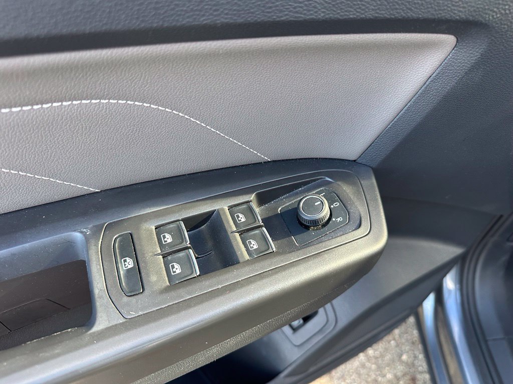 Certified Used 2023  Volkswagen 2.0T SE w/Technology image 13
