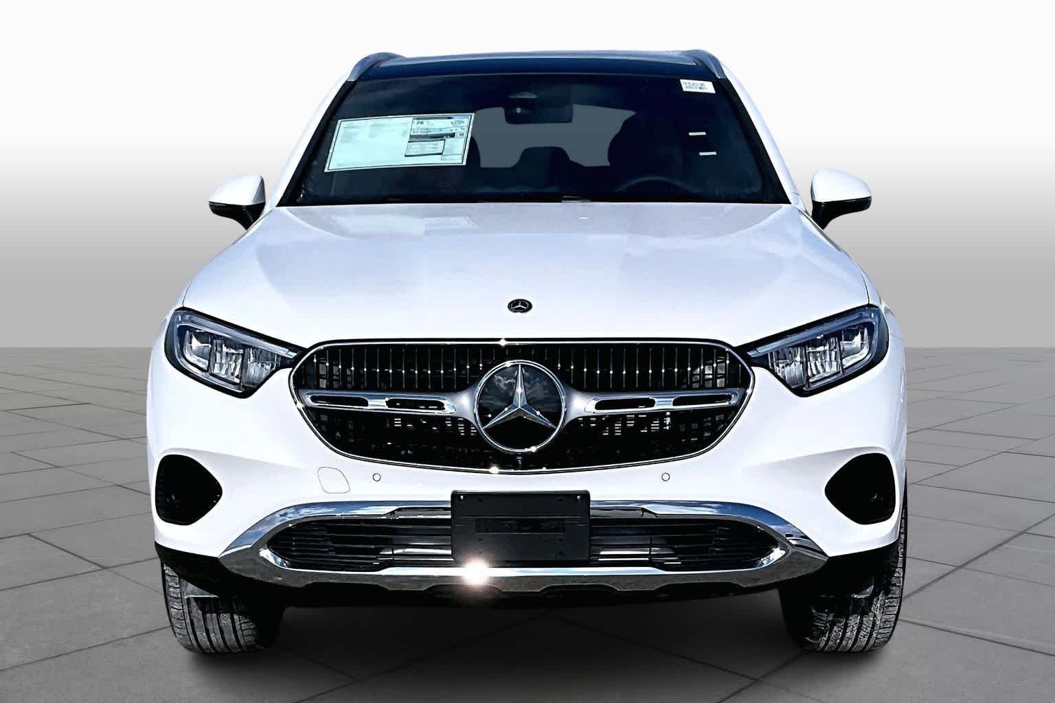 New 2026 MANUFAKTUR Moonlight White Metallic Mercedes-Benz GLC 300 image 3