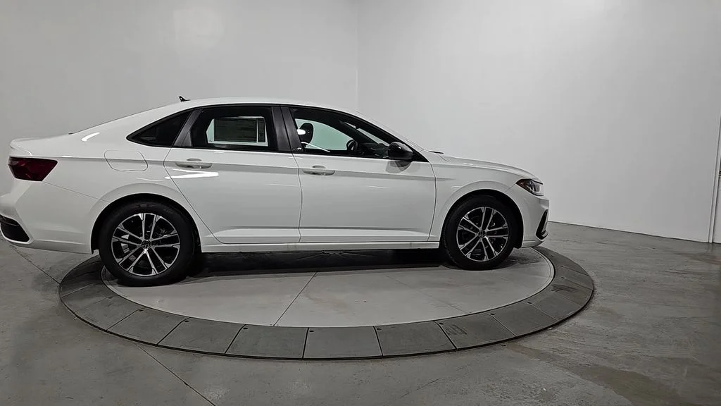 2026 Volkswagen Jetta Sport - Photo 6