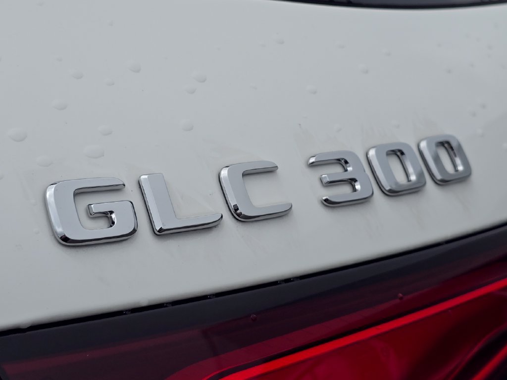 New 2026 Polar White Mercedes-Benz GLC 300 image 18