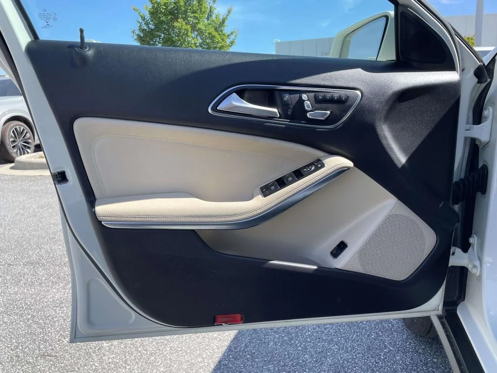 Used 2018 Cirrus White Mercedes-Benz 250 4MATIC® image 5