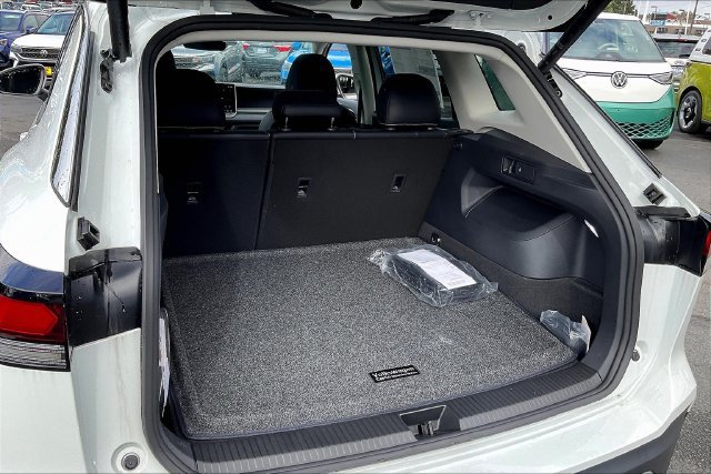 2025 Volkswagen Tiguan SE - Photo 24
