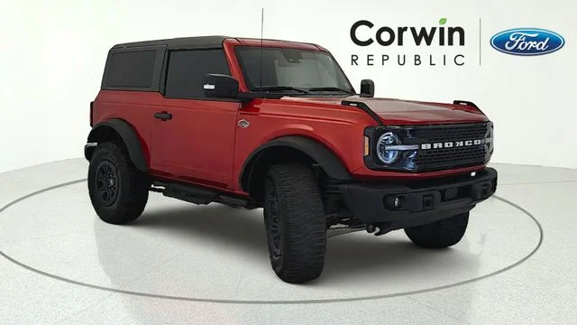 Used 2023 Hot Pepper Red Metallic Tinted Clearcoat Ford Wildtrak image 8