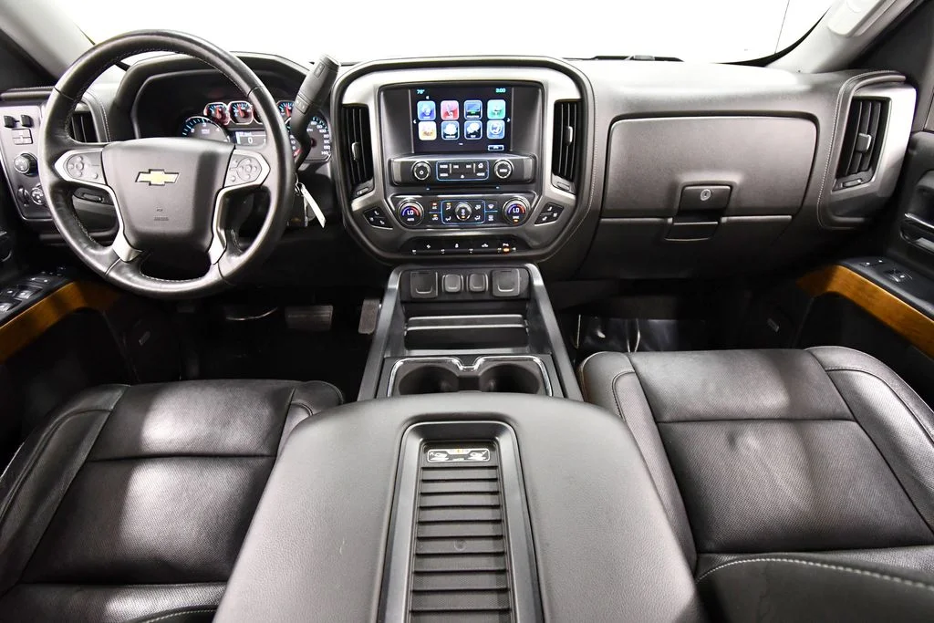Used 2018 Blue Chevrolet LTZ image 3