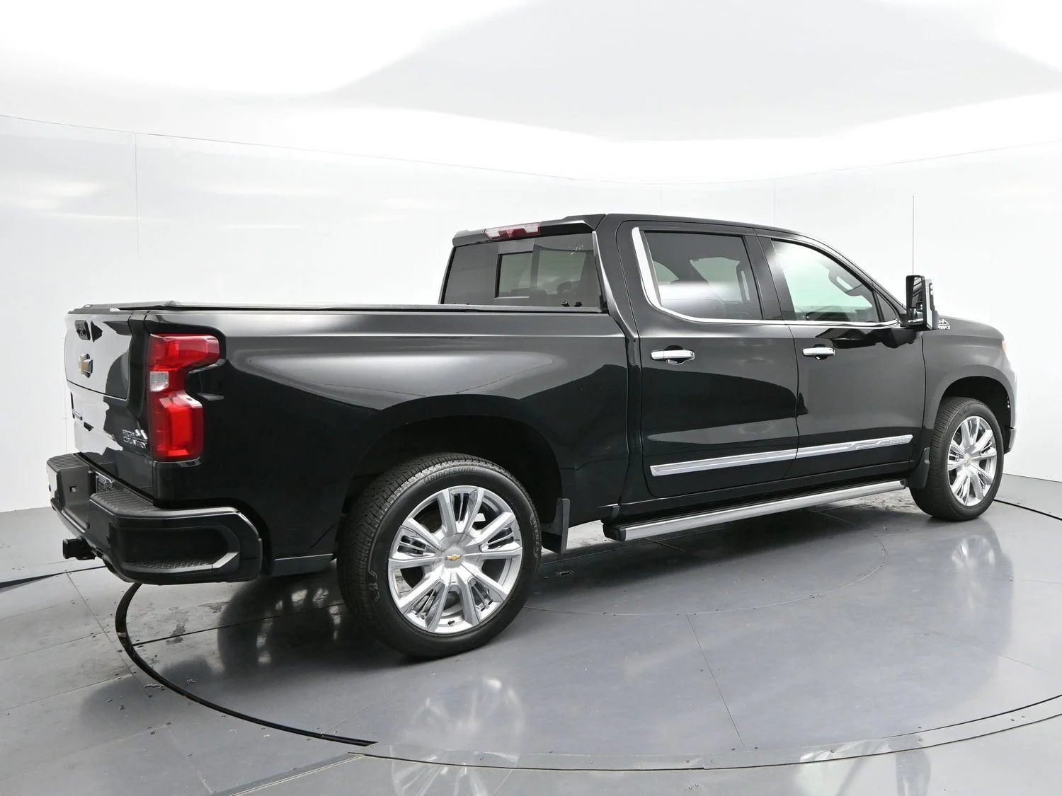 Used 2024 Black Chevrolet High Country image 7