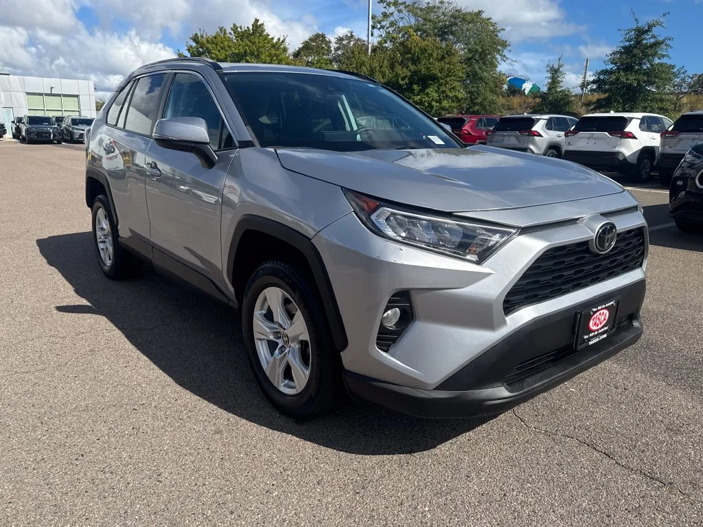 Used 2021 Silver Toyota XLE image 11