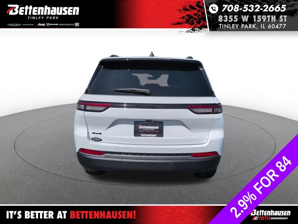 New 2026 Bright White Clear-Coat Exterior Paint Jeep Laredo Altitude image 7