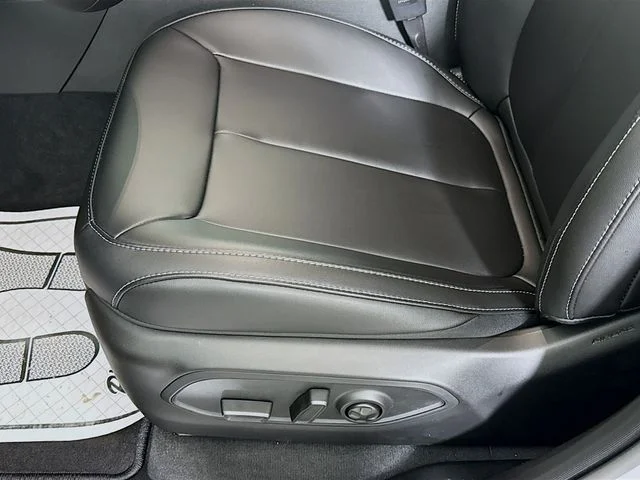 New 2026 Silver Jeep Limited image 19