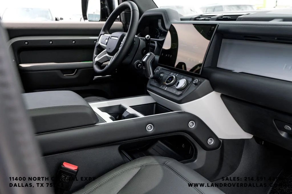 New 2026 Borasco Grey Metallic Land Rover X-Dynamic SE image 24