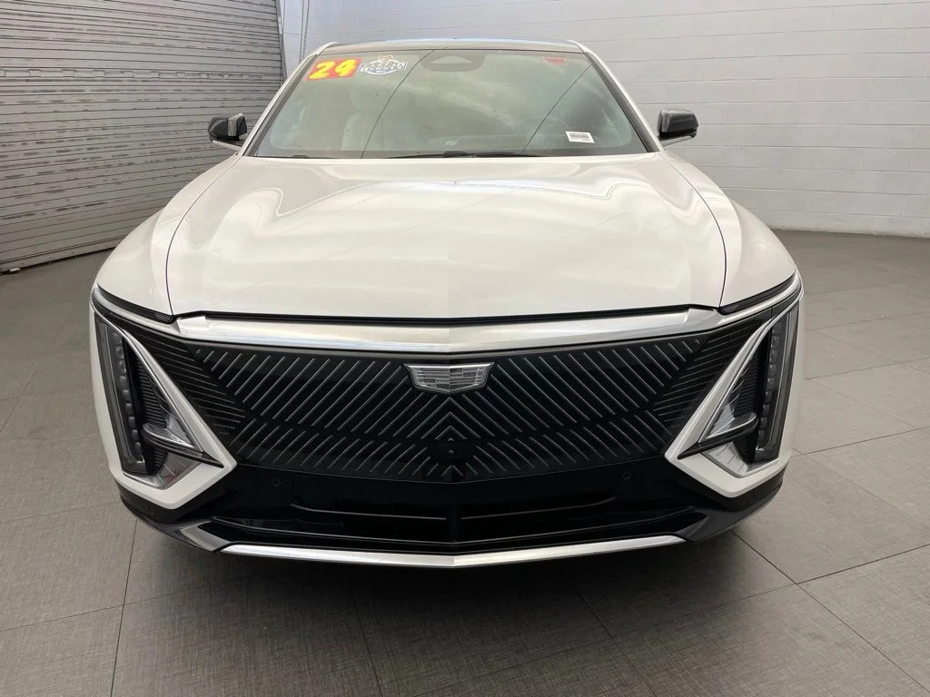 Used 2024 White Cadillac Luxury image 3