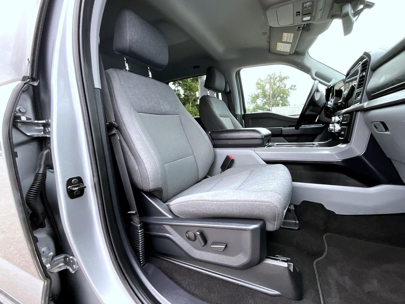 Used 2024 Silver Ford XLT image 18