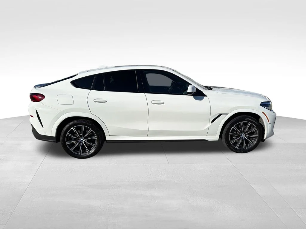 Used 2021 White BMW xDrive40i image 5
