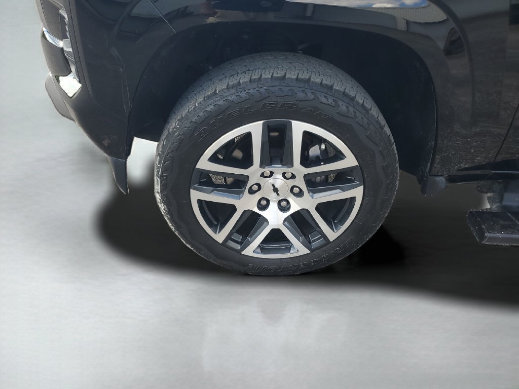 Used 2023 Black Chevrolet Z71 image 27