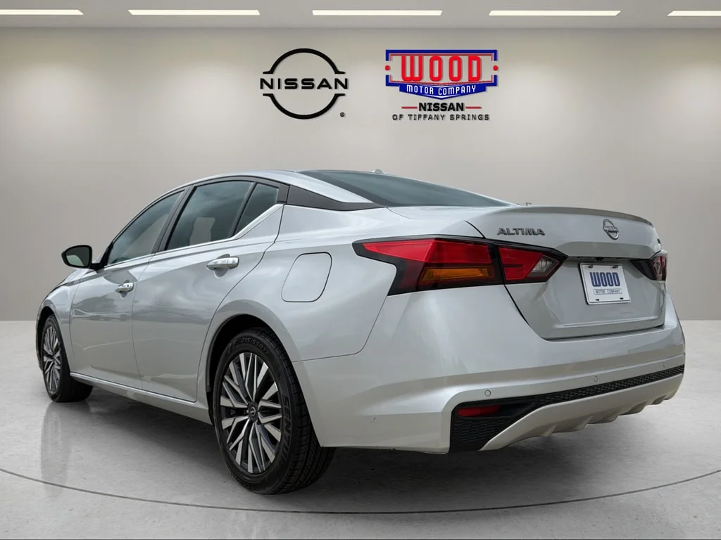Used 2024 Brilliant Silver Nissan 2.5 SV image 5