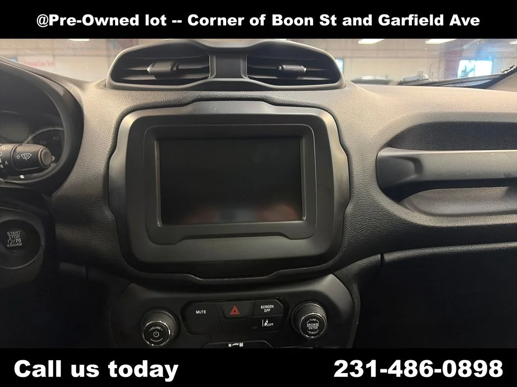 Used 2021 Silver Jeep Latitude image 19