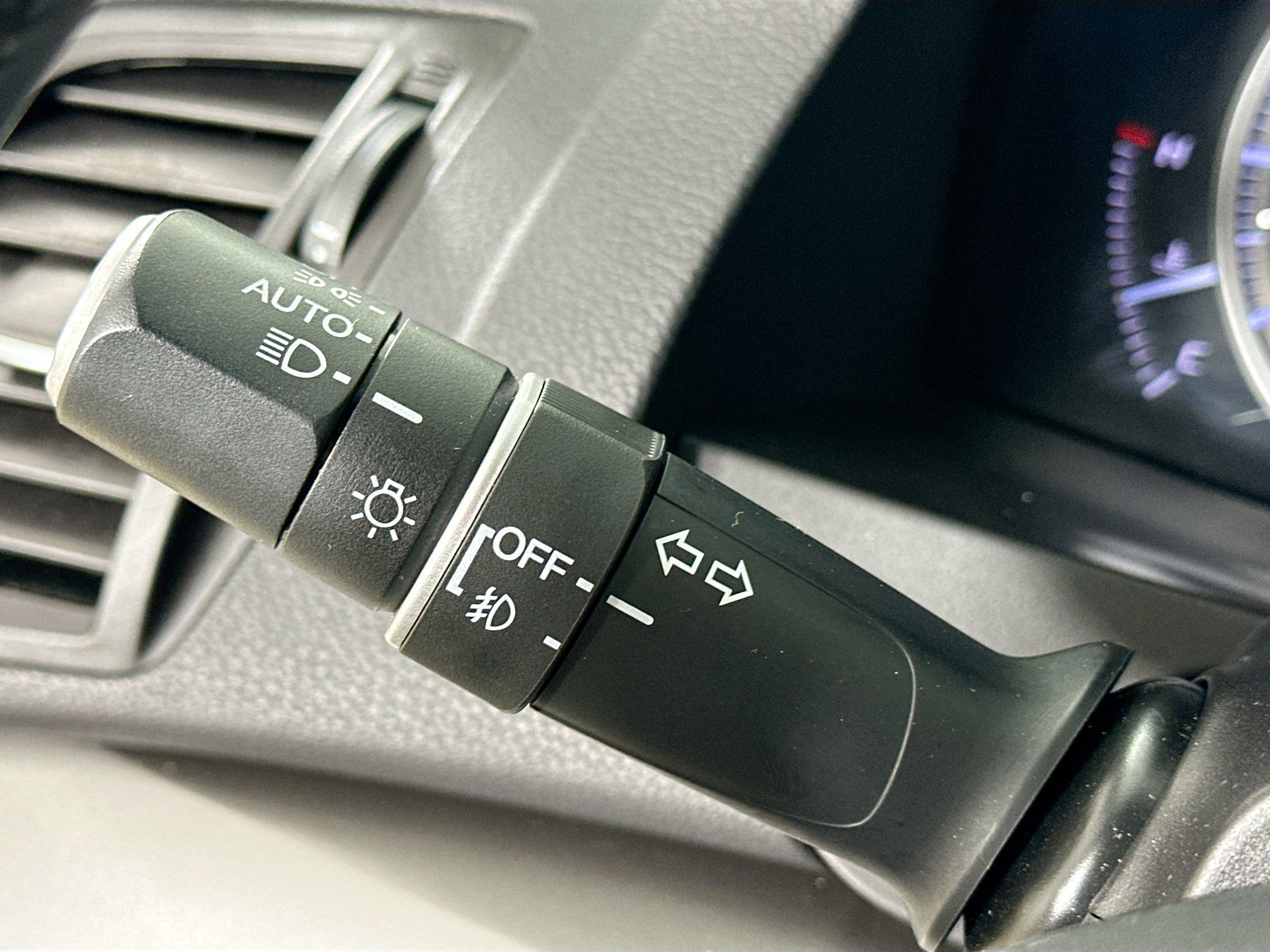 Used 2013  Acura Tech Pkg image 20